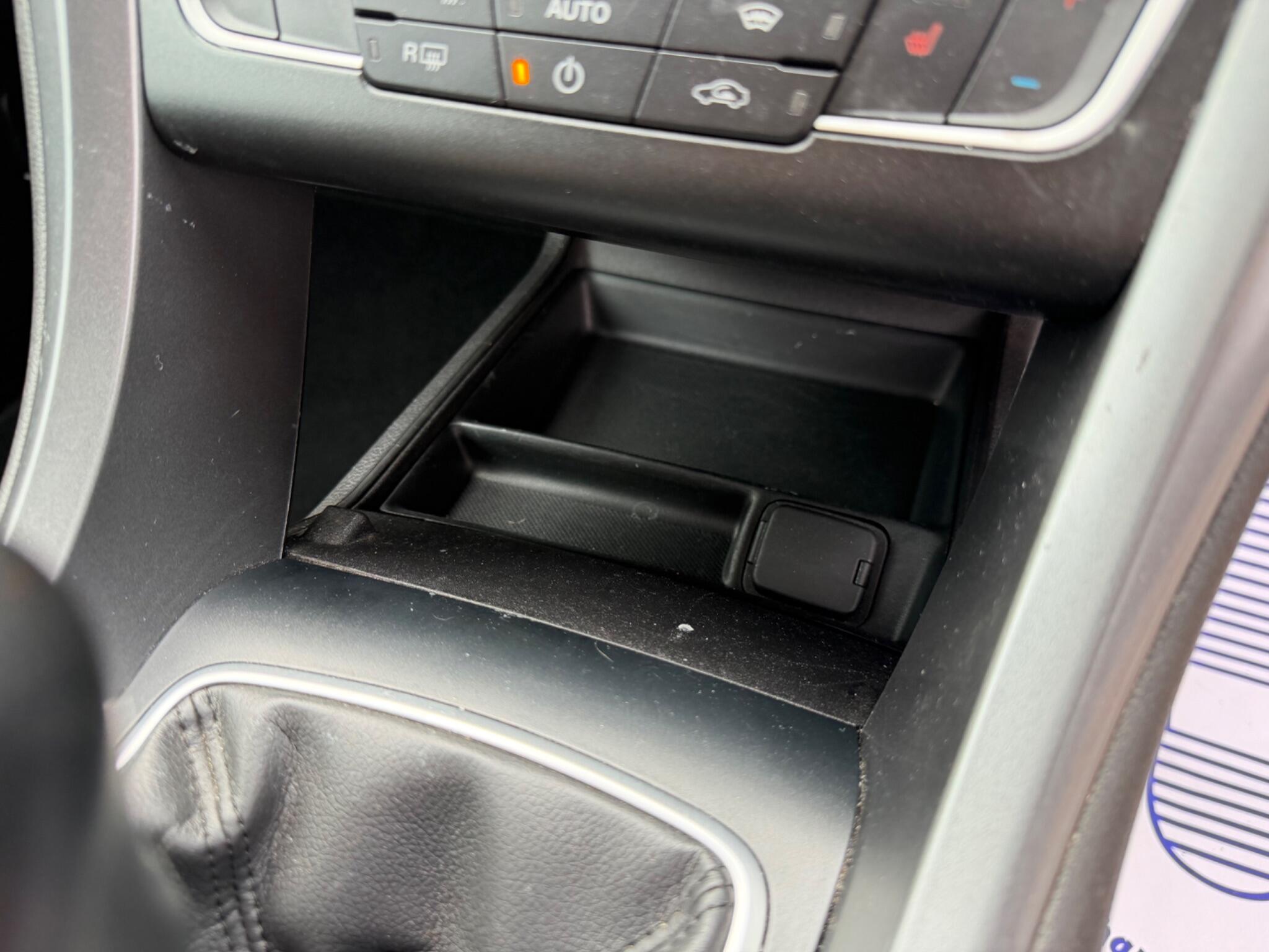 Ford Mondeo view 55
