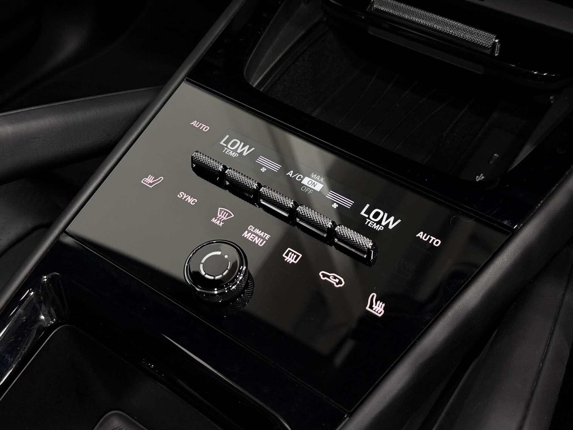 Porsche Cayenne view 52