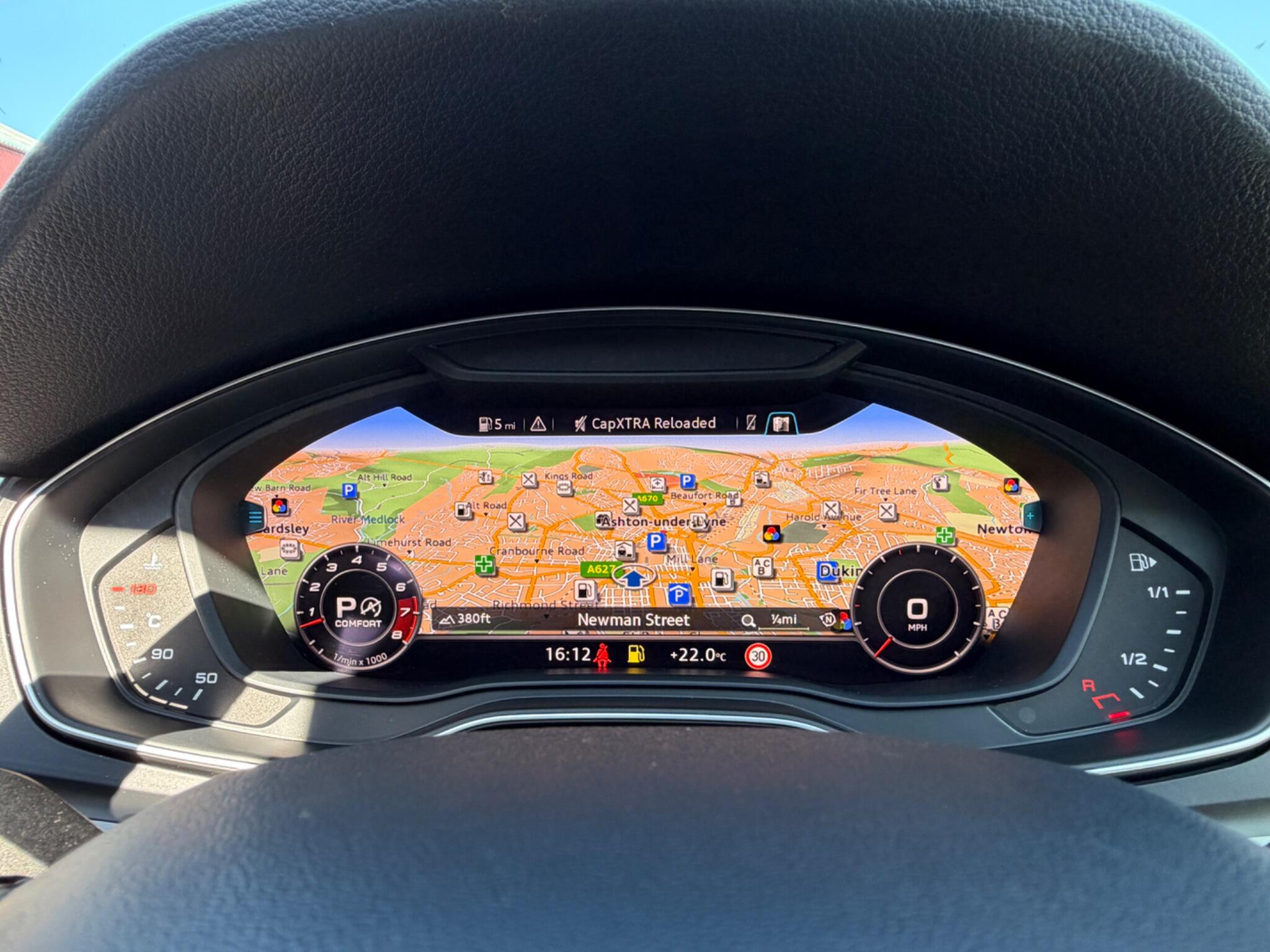Audi SQ5 view 16