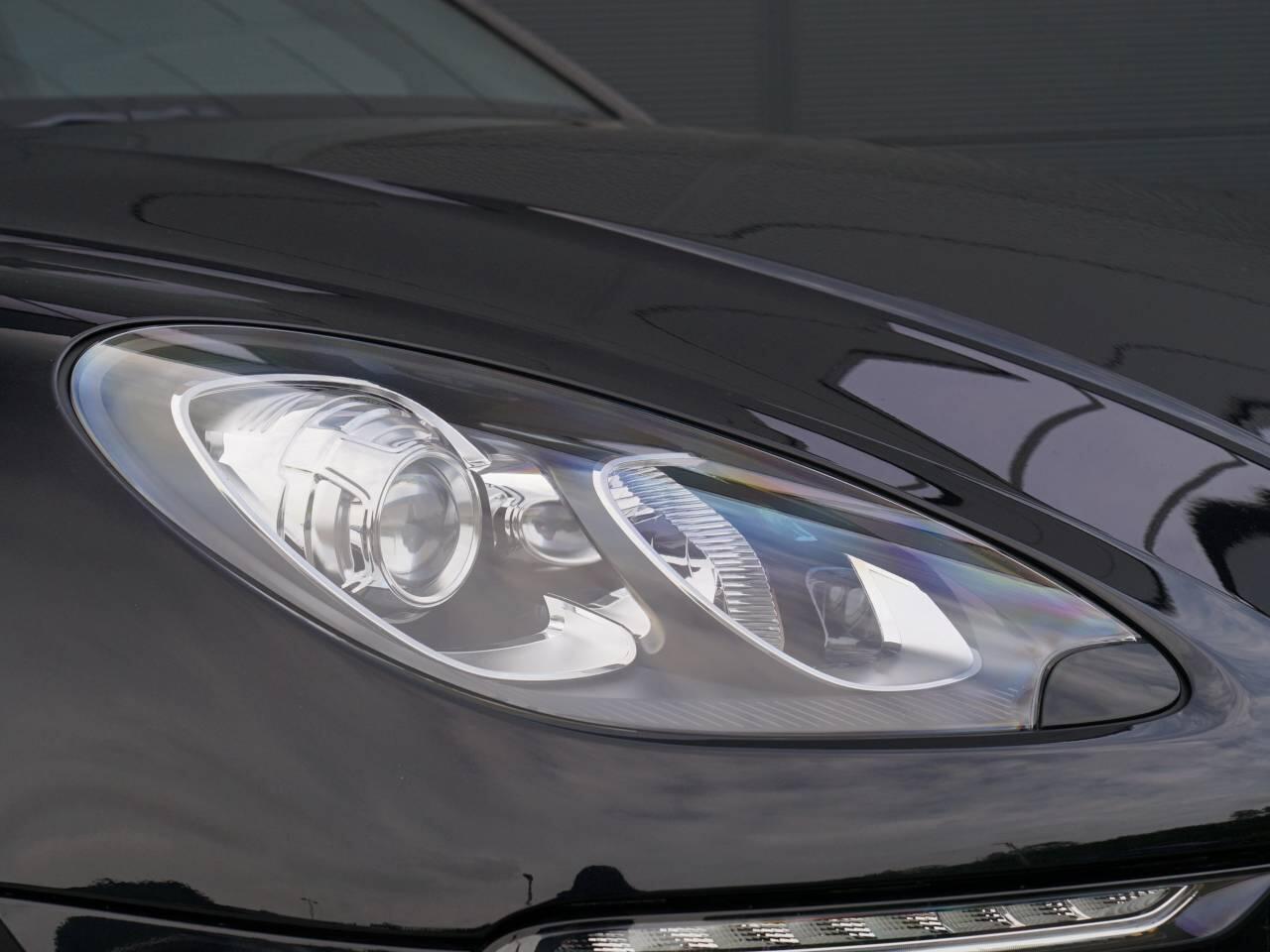 Porsche Macan view 45