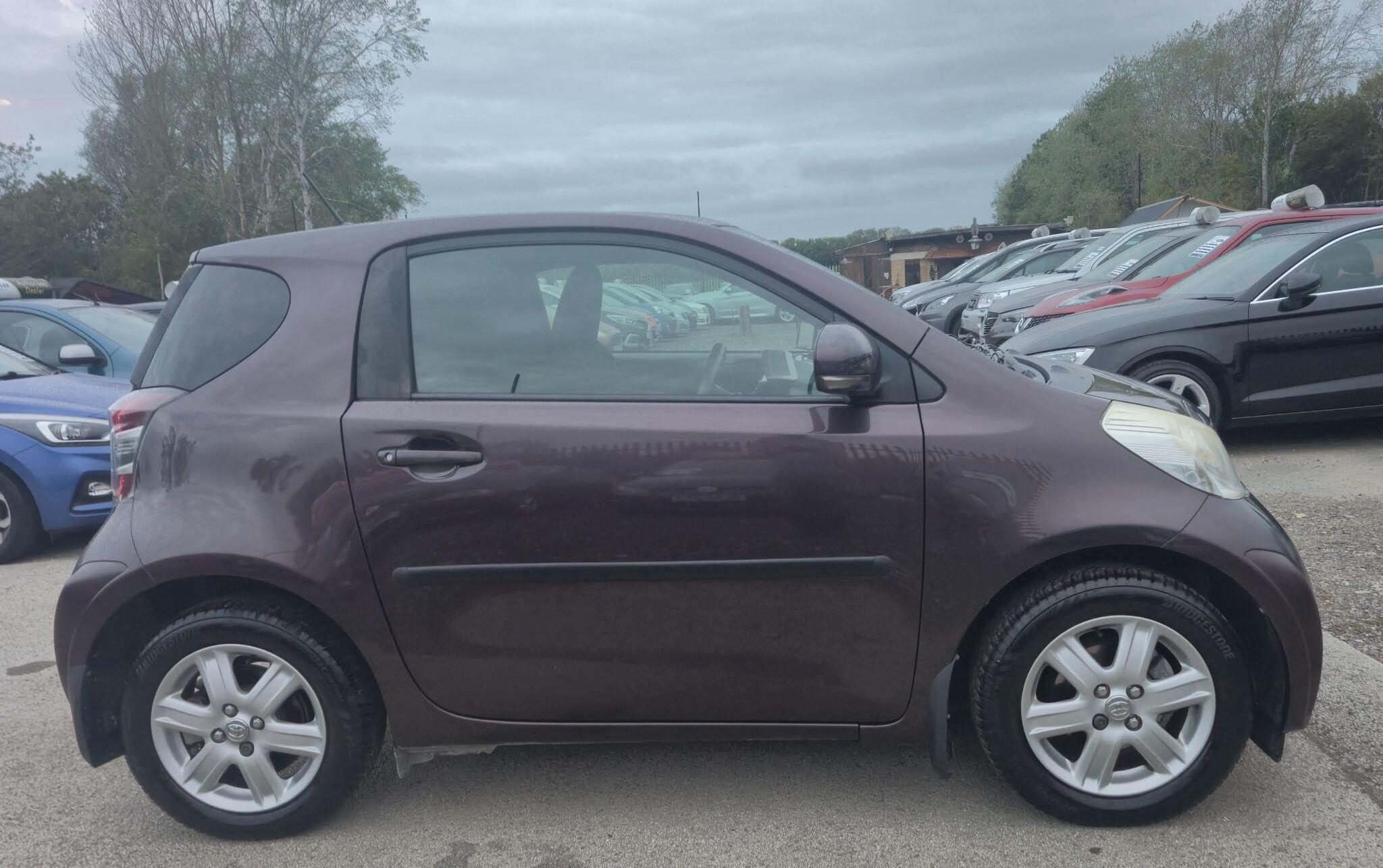 Toyota Iq view 6