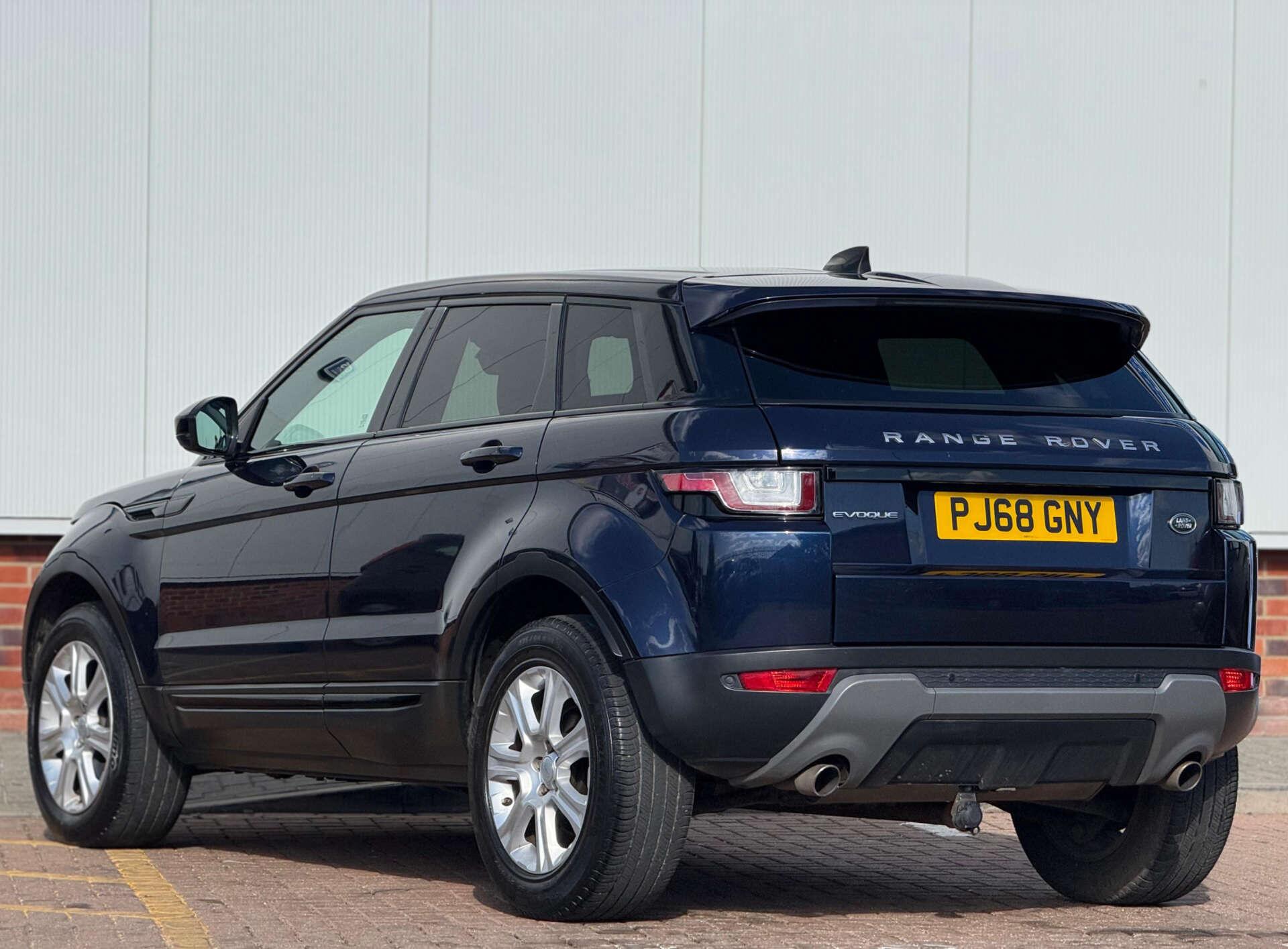 Land Rover Range Rover Evoque view 5