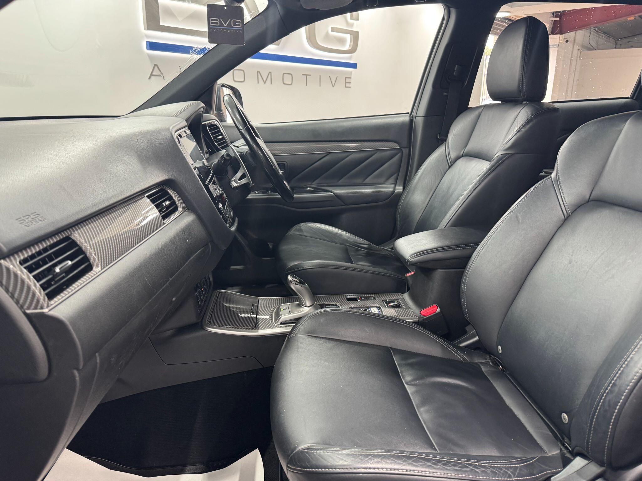 Mitsubishi Outlander view 30