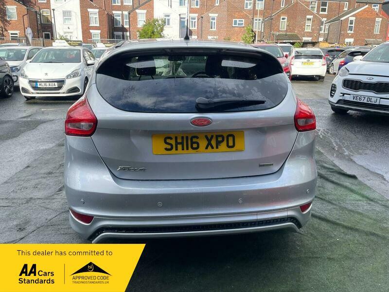 2016 Ford Focus image 11