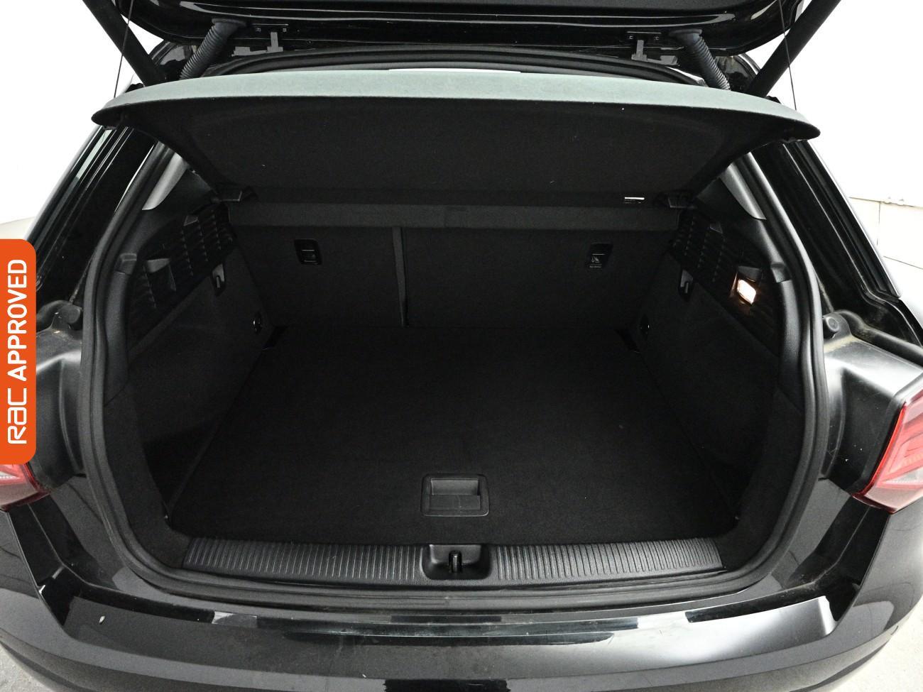 Audi Q2 view 26