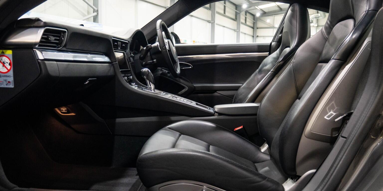 Porsche 911 view 18