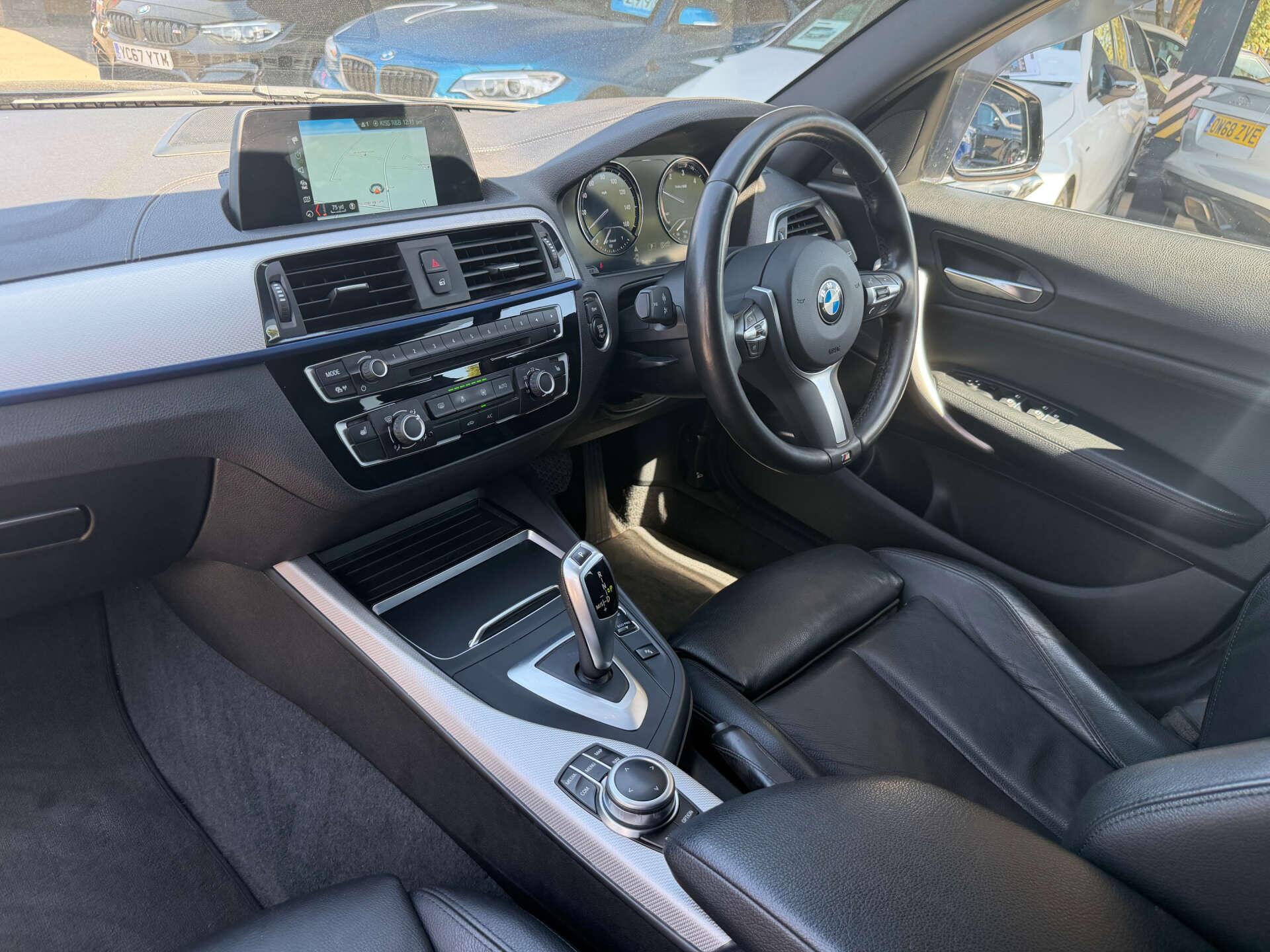BMW 1 Series view 28
