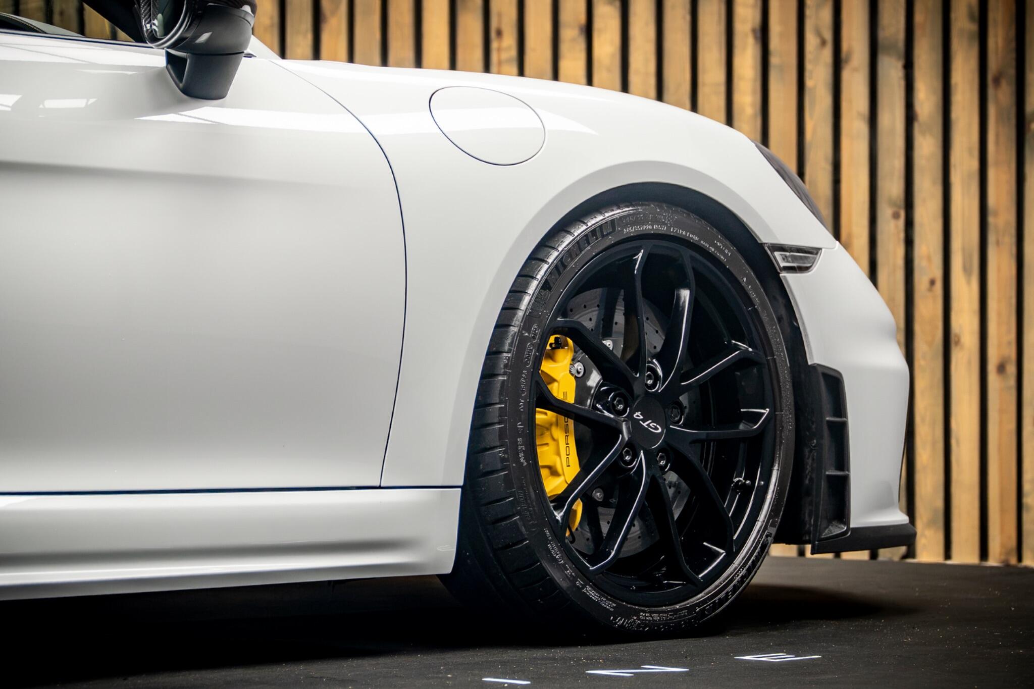 Porsche Cayman view 14