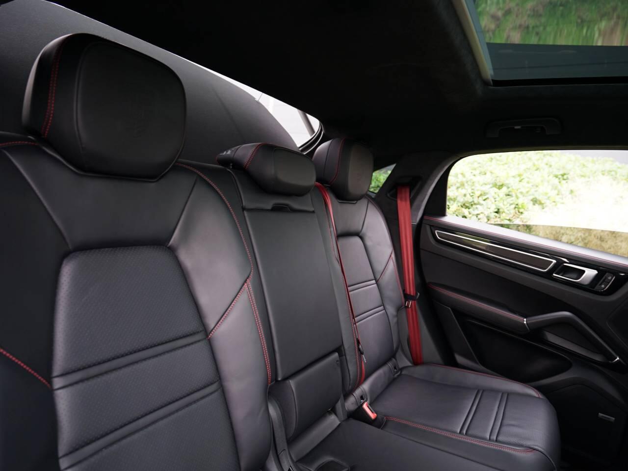 Porsche Cayenne view 24