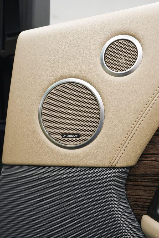 Land Rover Range Rover view 18