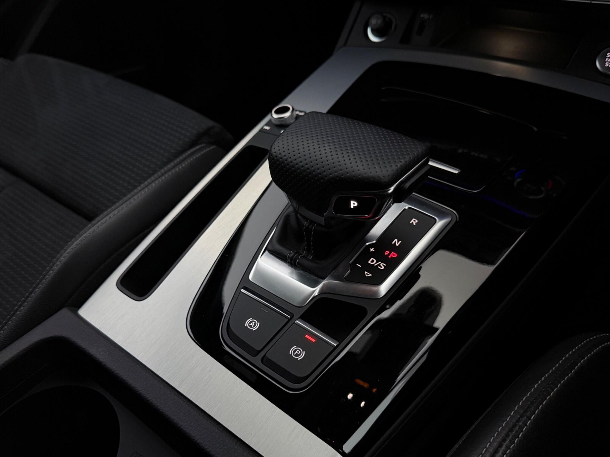 Audi Q5 view 18