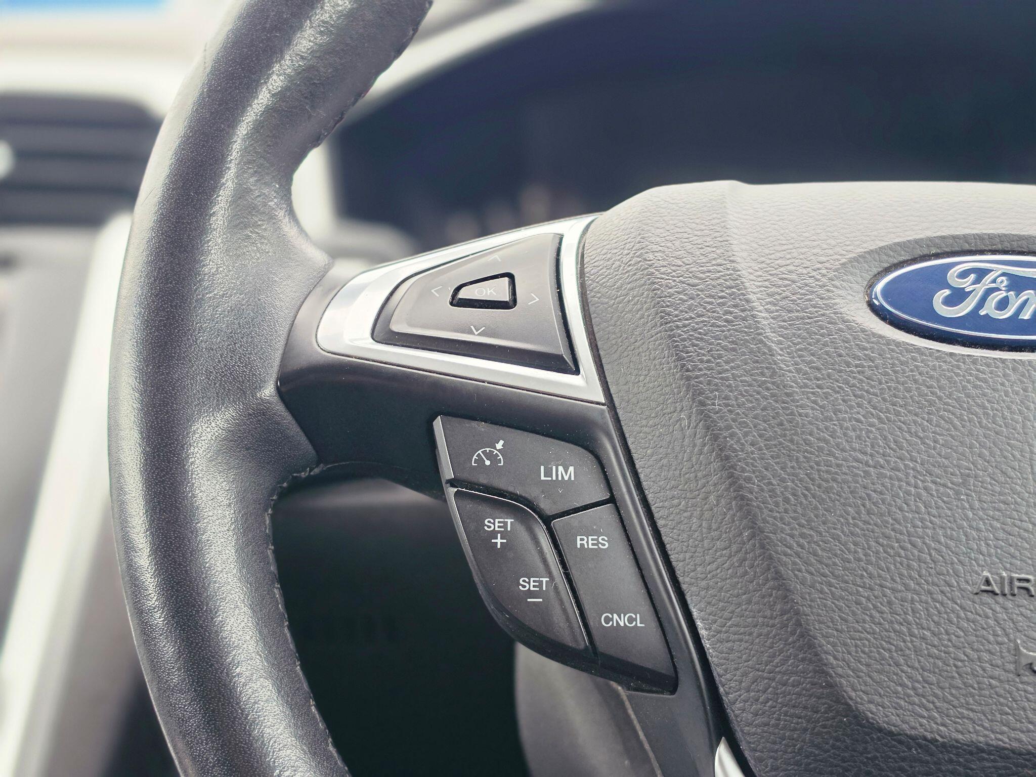 Ford Mondeo view 13