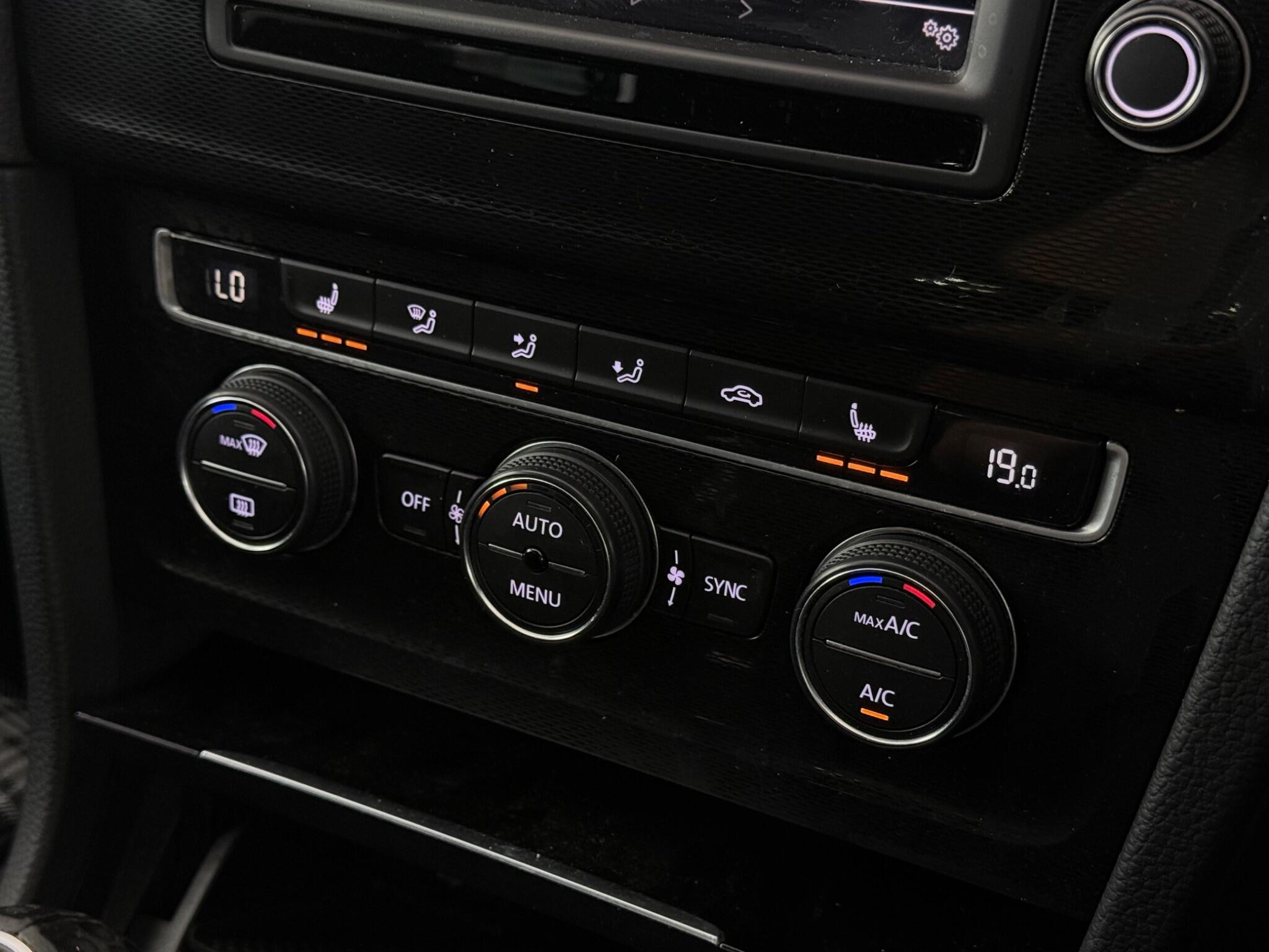 Volkswagen Golf view 24