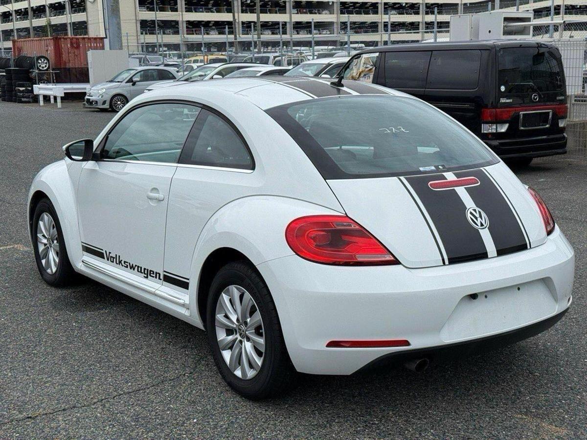 Volkswagen Beetle view 2