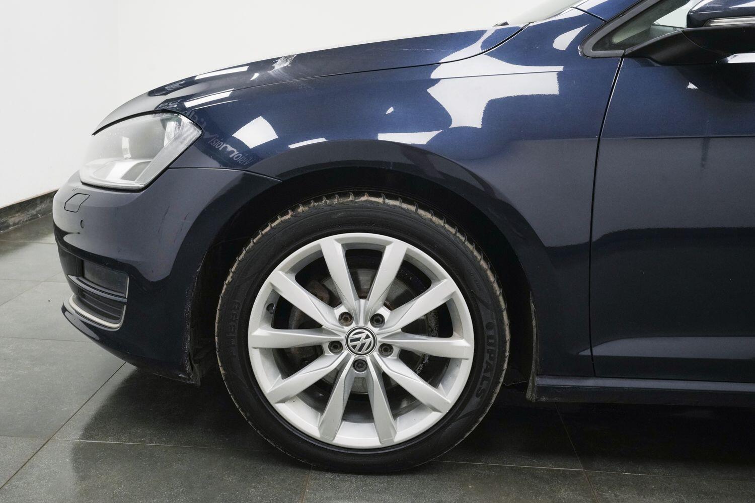 Volkswagen Golf view 6