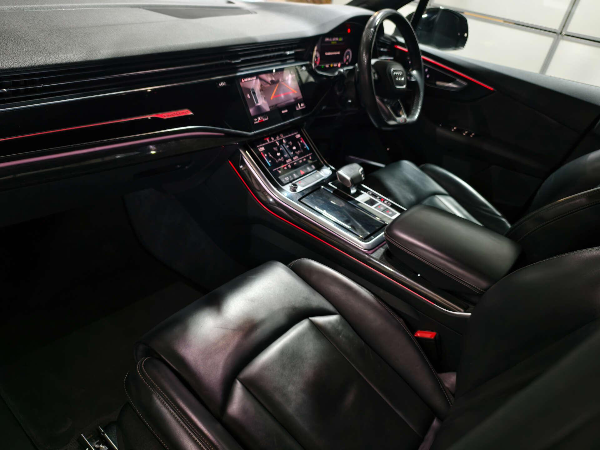 Audi Q7 view 23