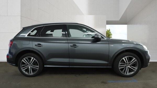 Audi Q5 view 7