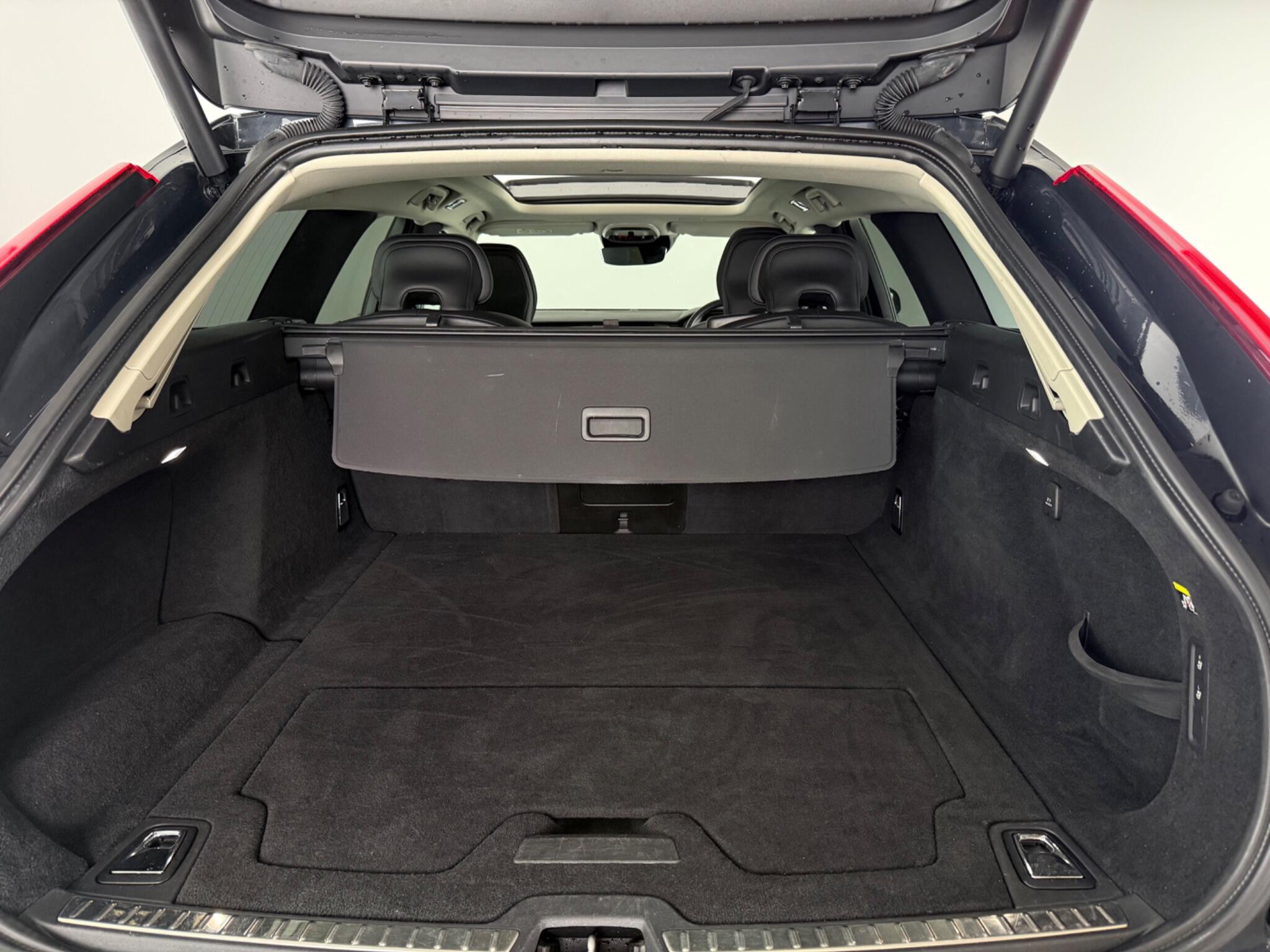 Volvo V90 view 10