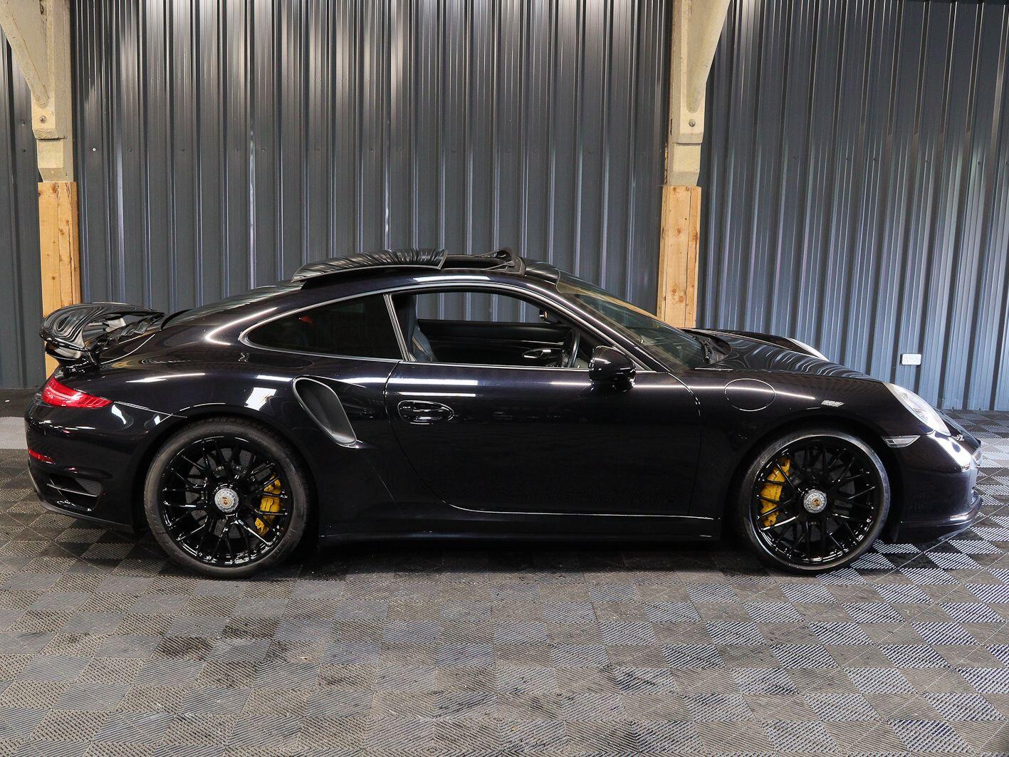 Porsche 911 view 22