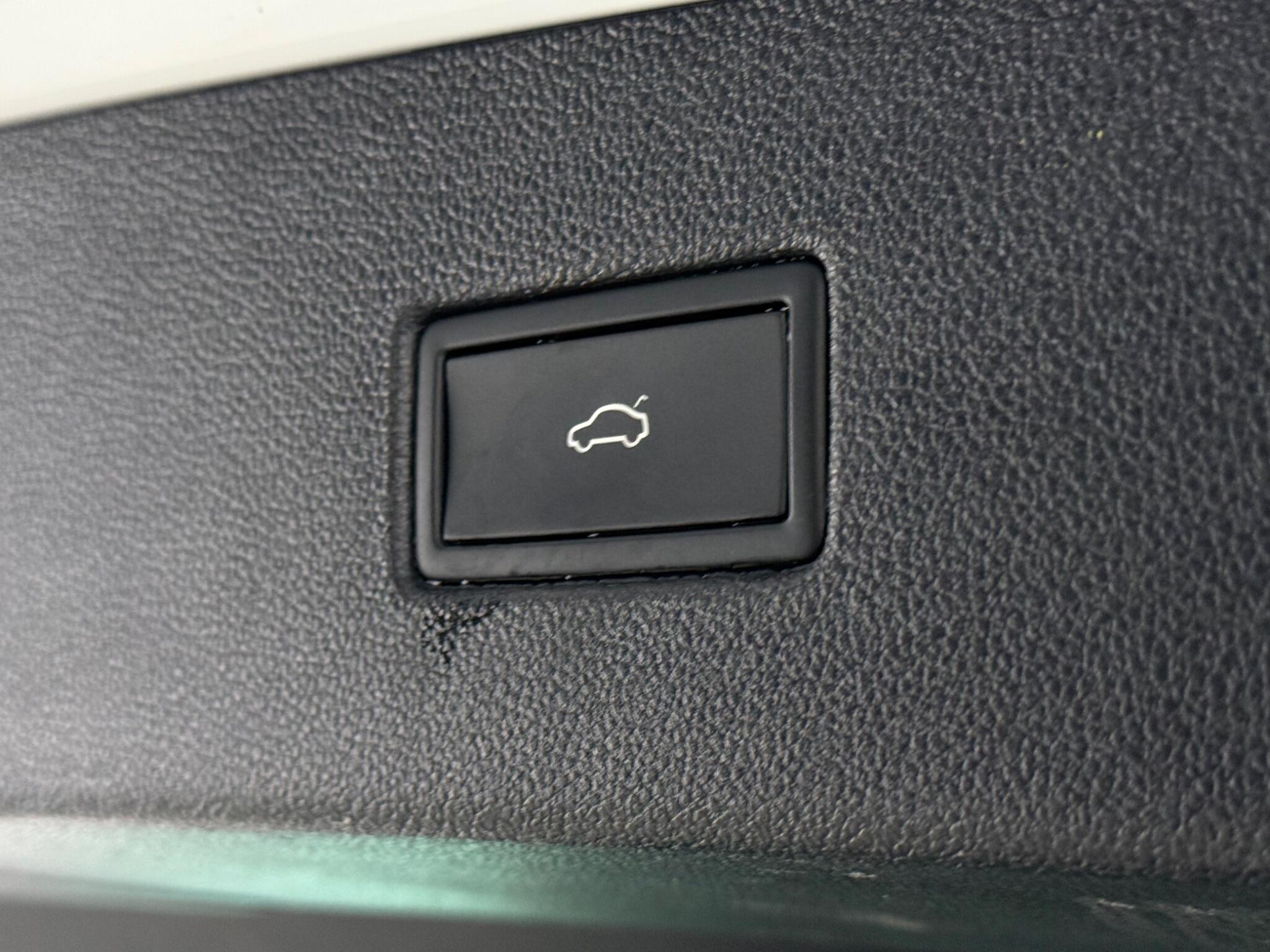 Volkswagen Tiguan view 13
