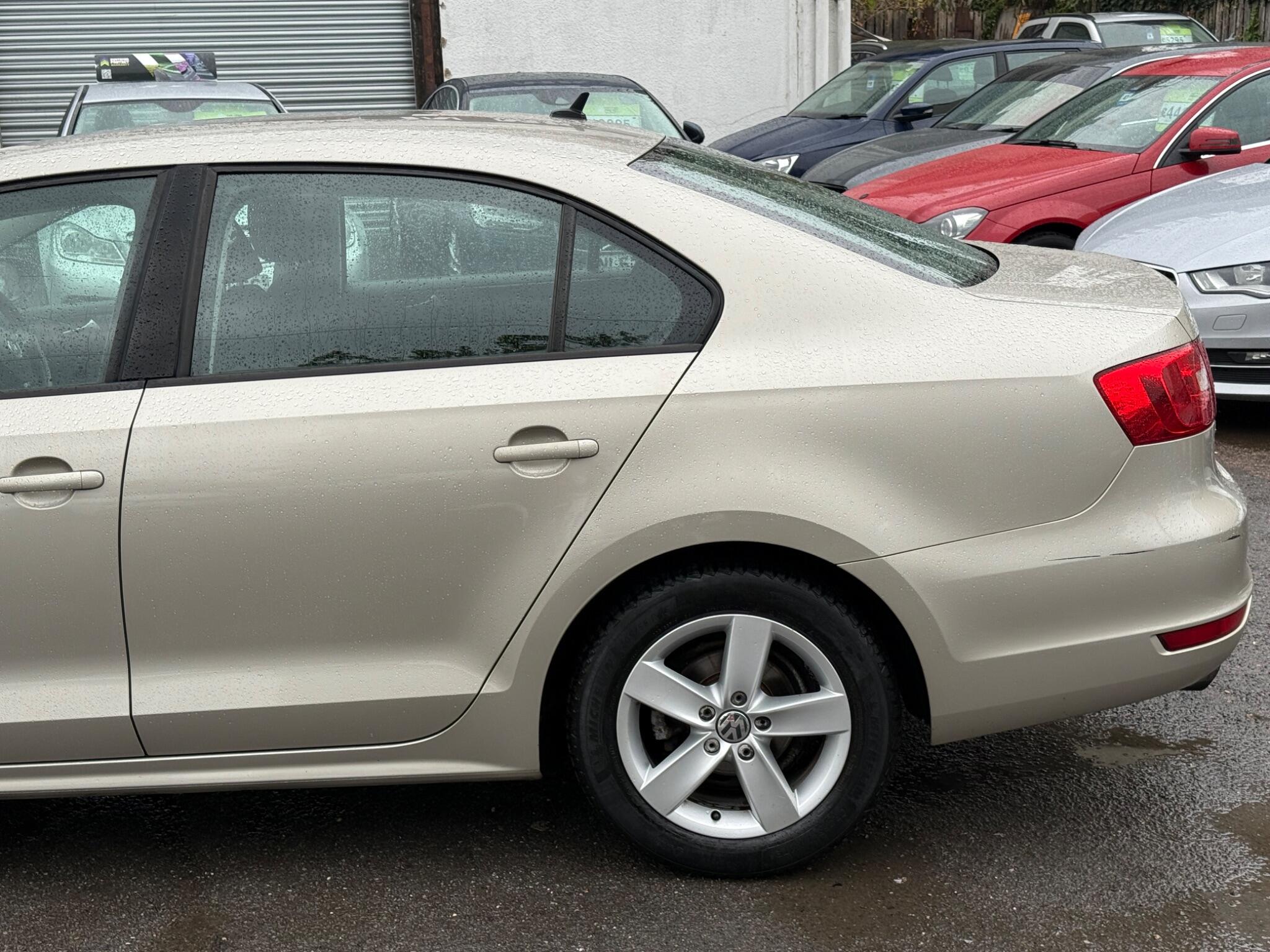 Volkswagen Jetta - Image 12