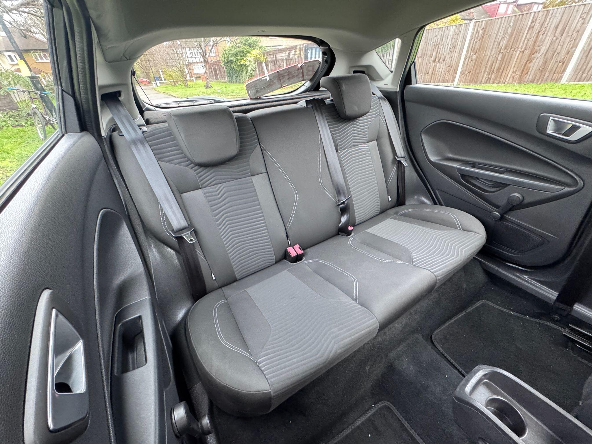 2017 Ford Fiesta image 24