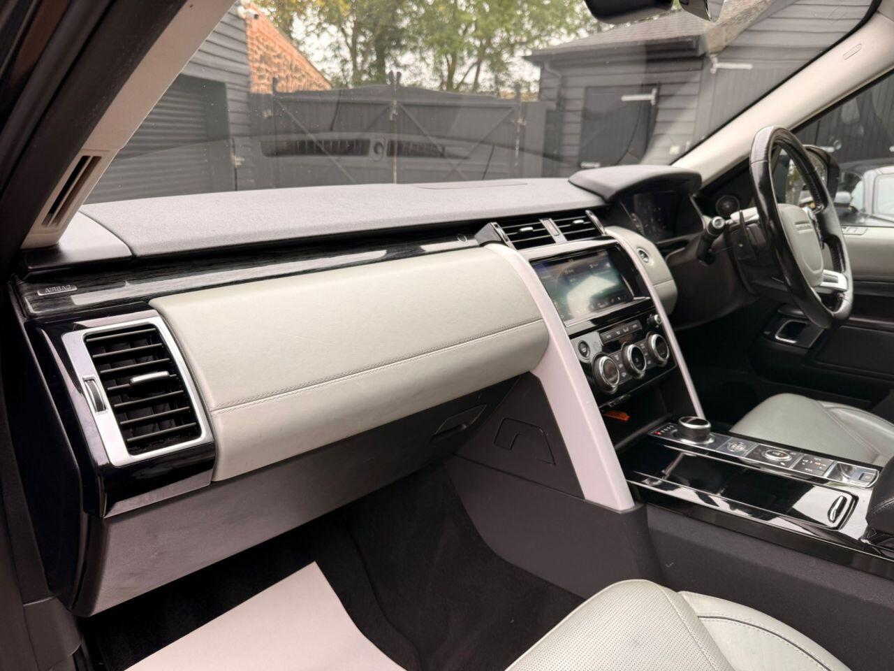 Land Rover Discovery view 12