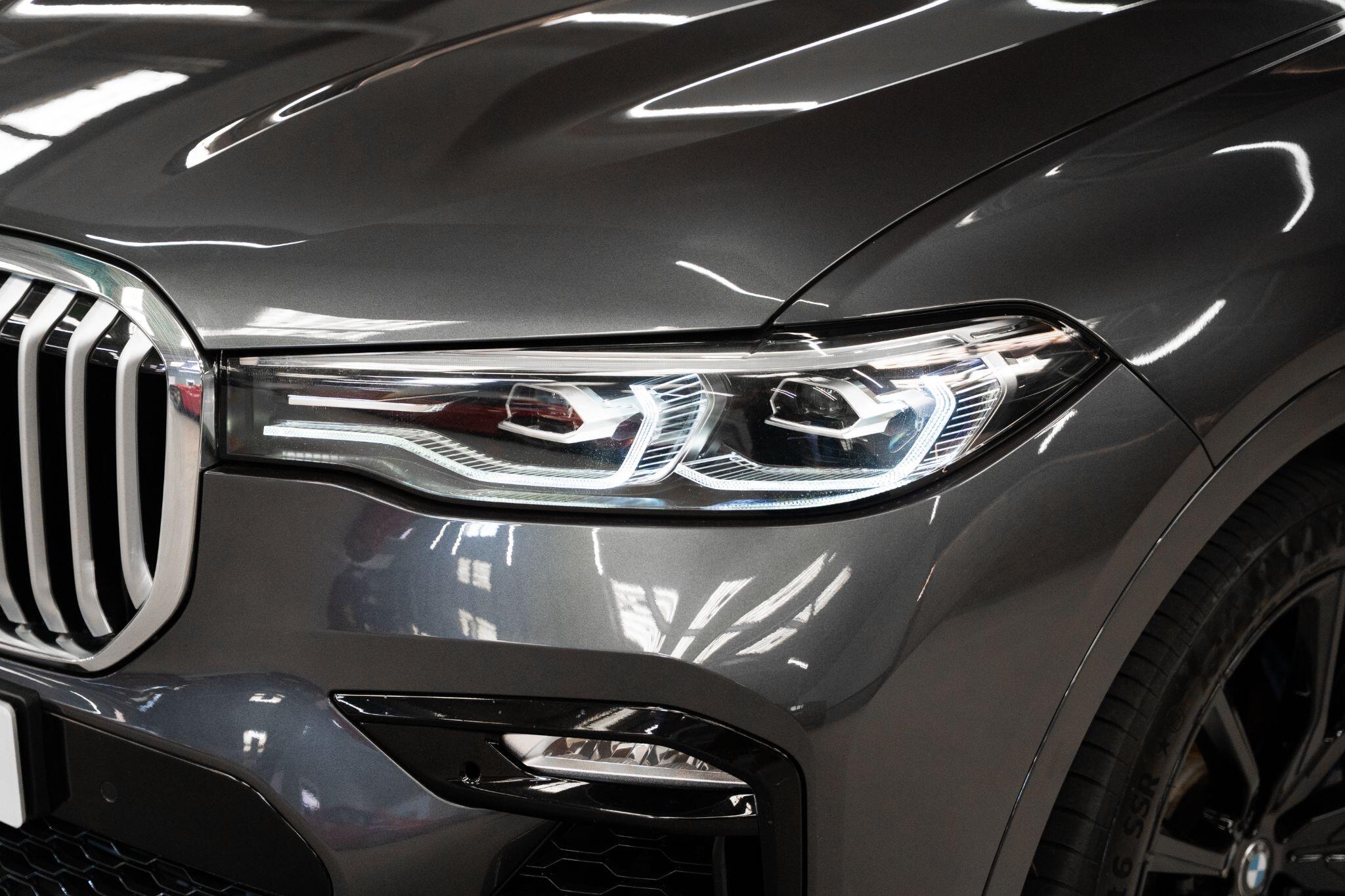 BMW X7 view 47