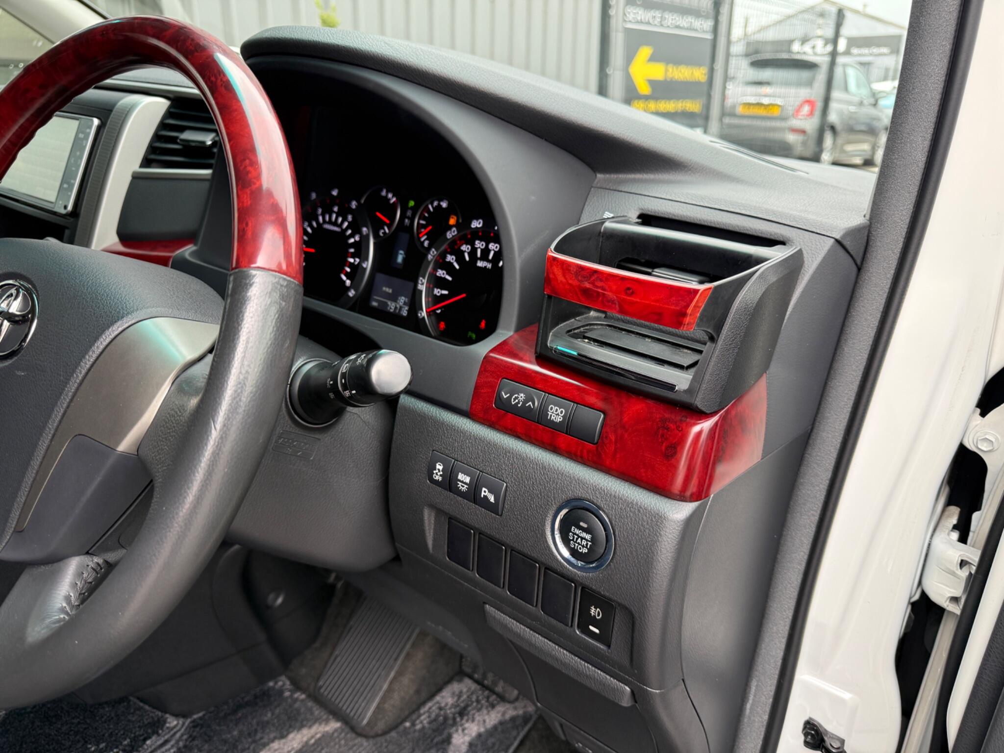 Toyota Vellfire view 83