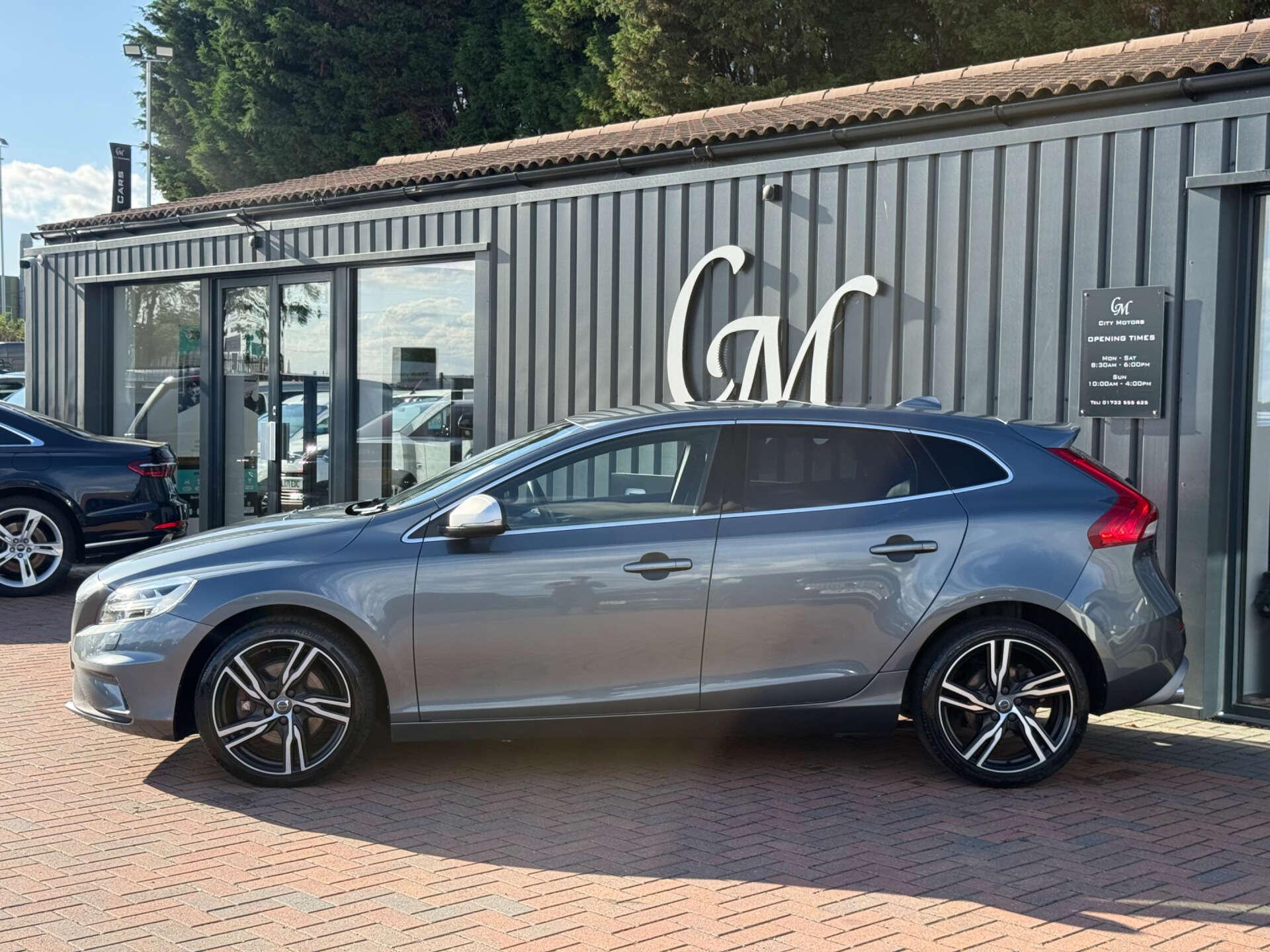 Volvo V40 view 11