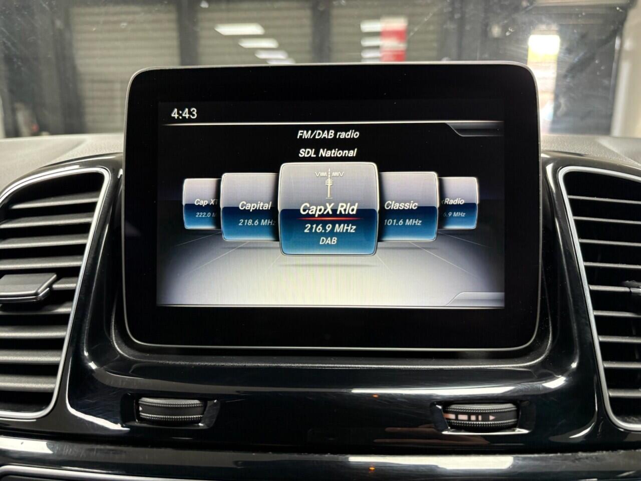 Mercedes-Benz Gle view 25