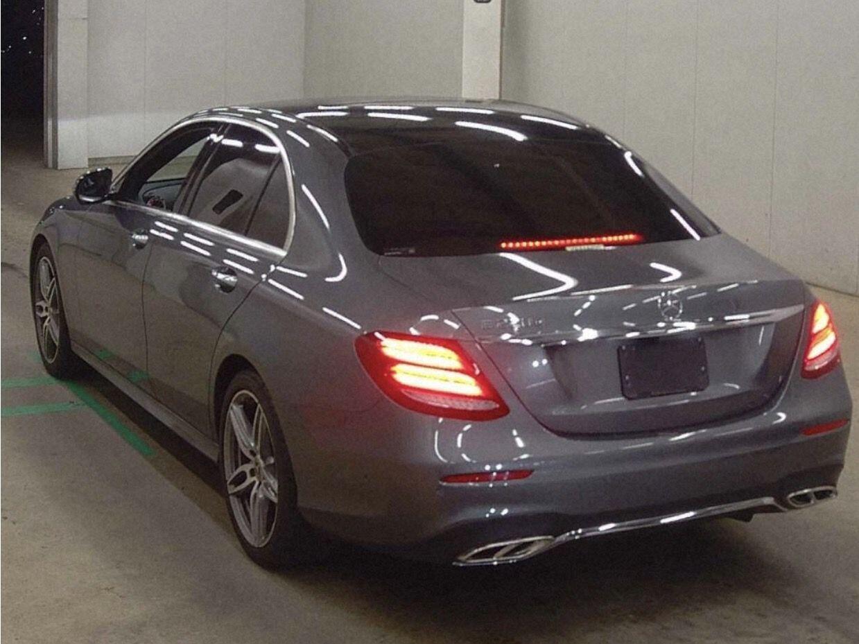 Mercedes-Benz E-Class view 3