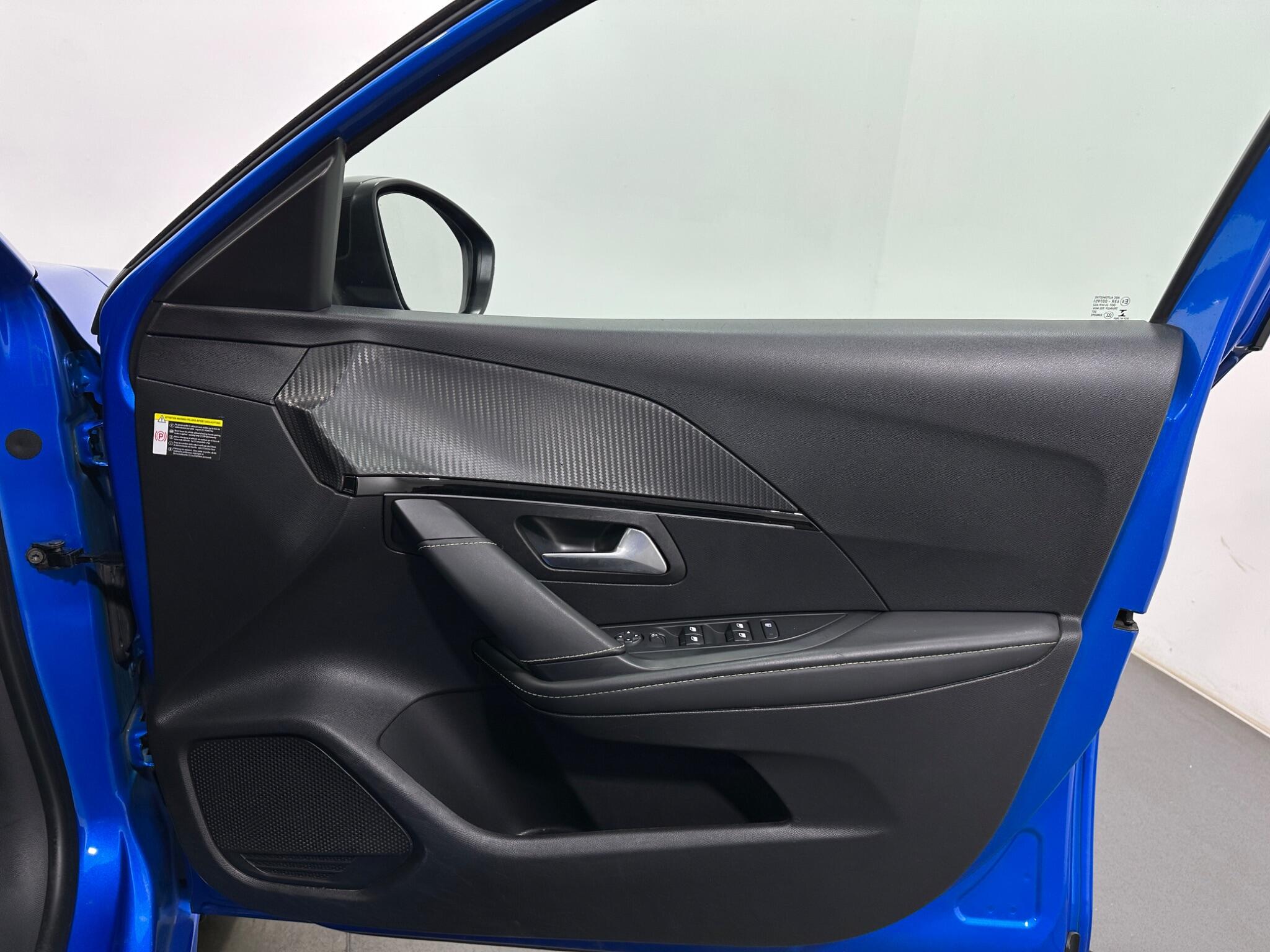 Peugeot 208 view 32