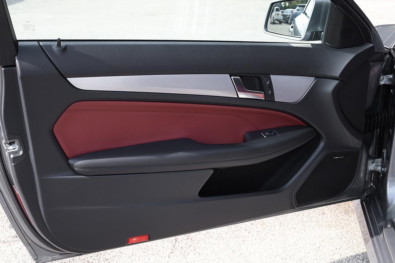 Mercedes-Benz C Class view 40