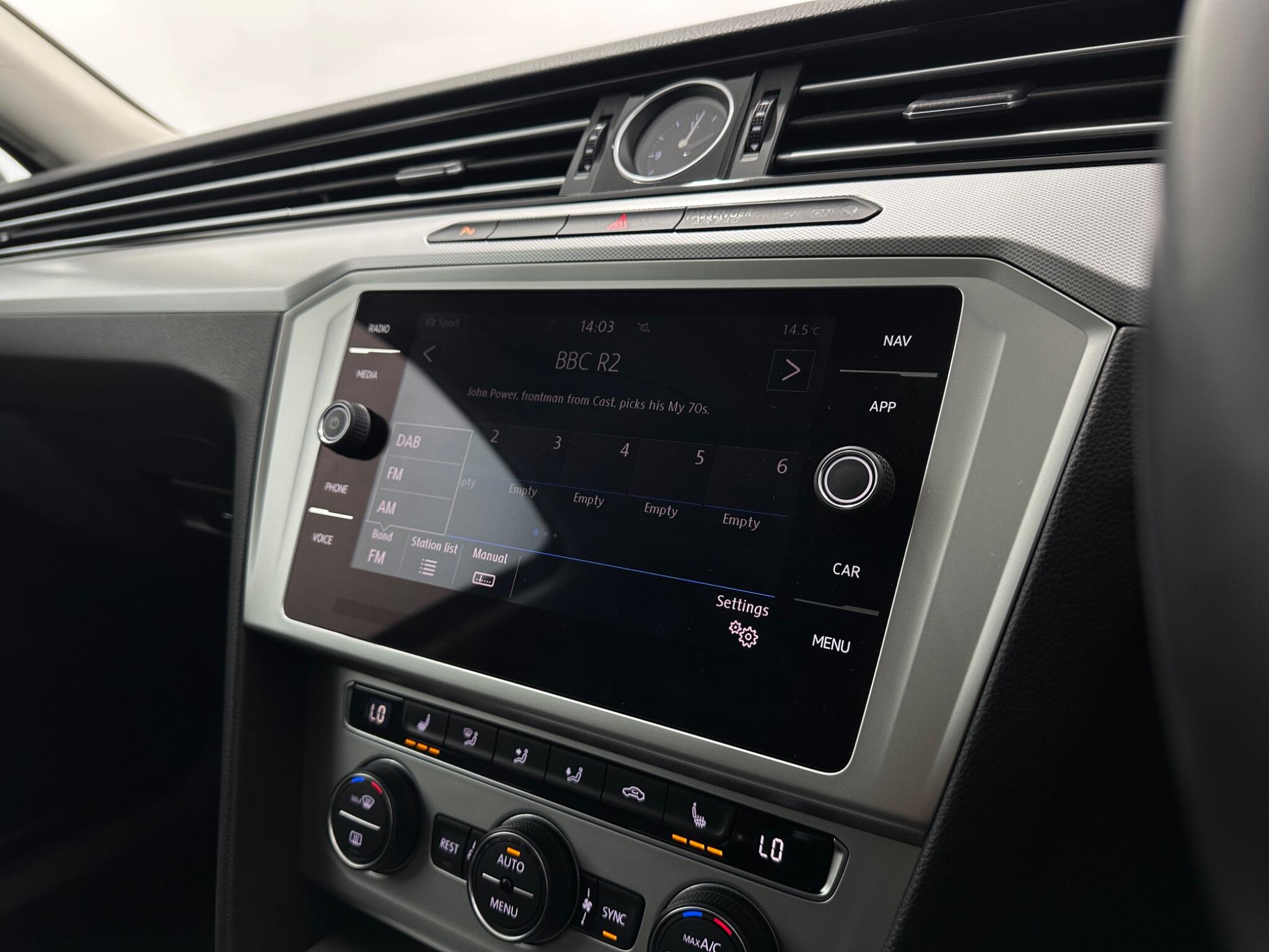 Volkswagen Passat view 26