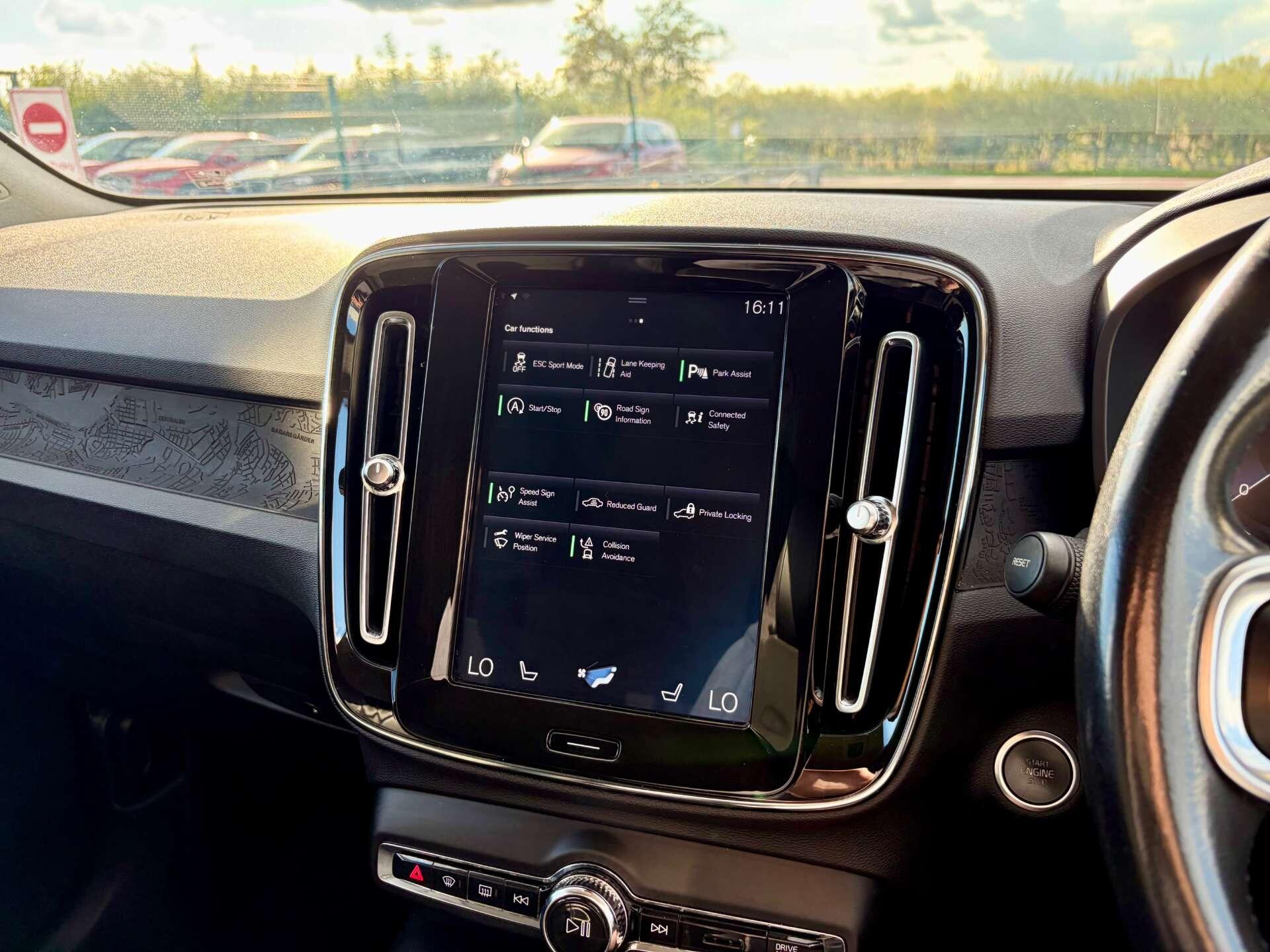 Volvo XC40 view 44