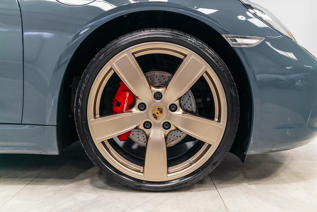 Porsche Cayman view 10