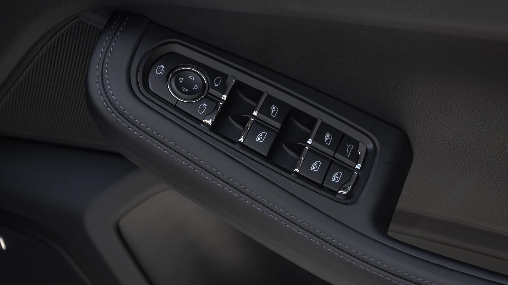 Porsche Macan view 30