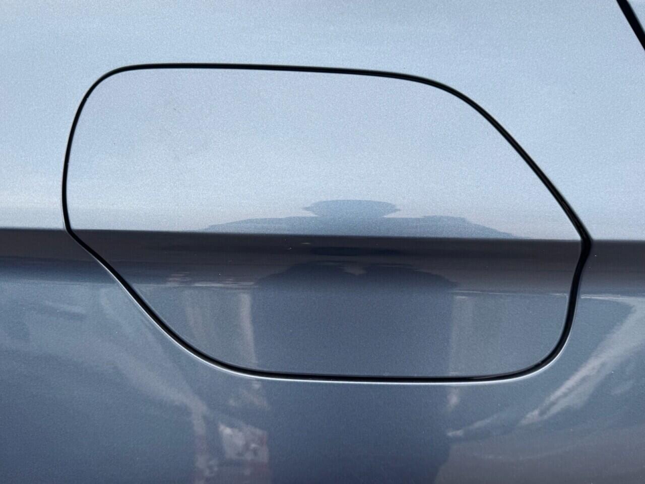 Volkswagen Passat view 22