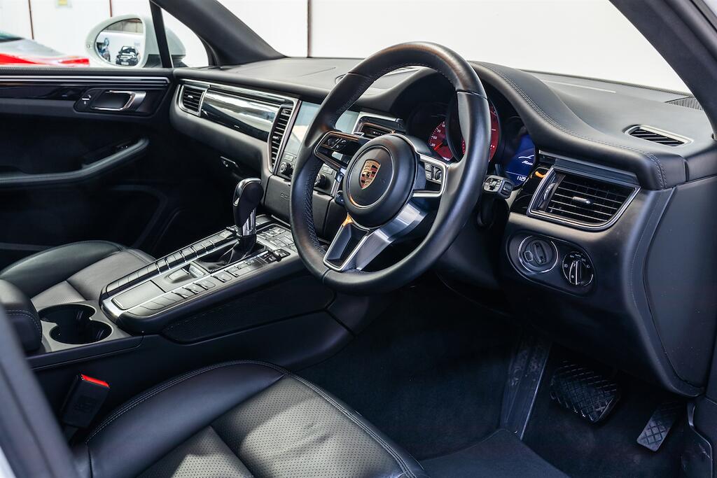 Porsche Macan view 8