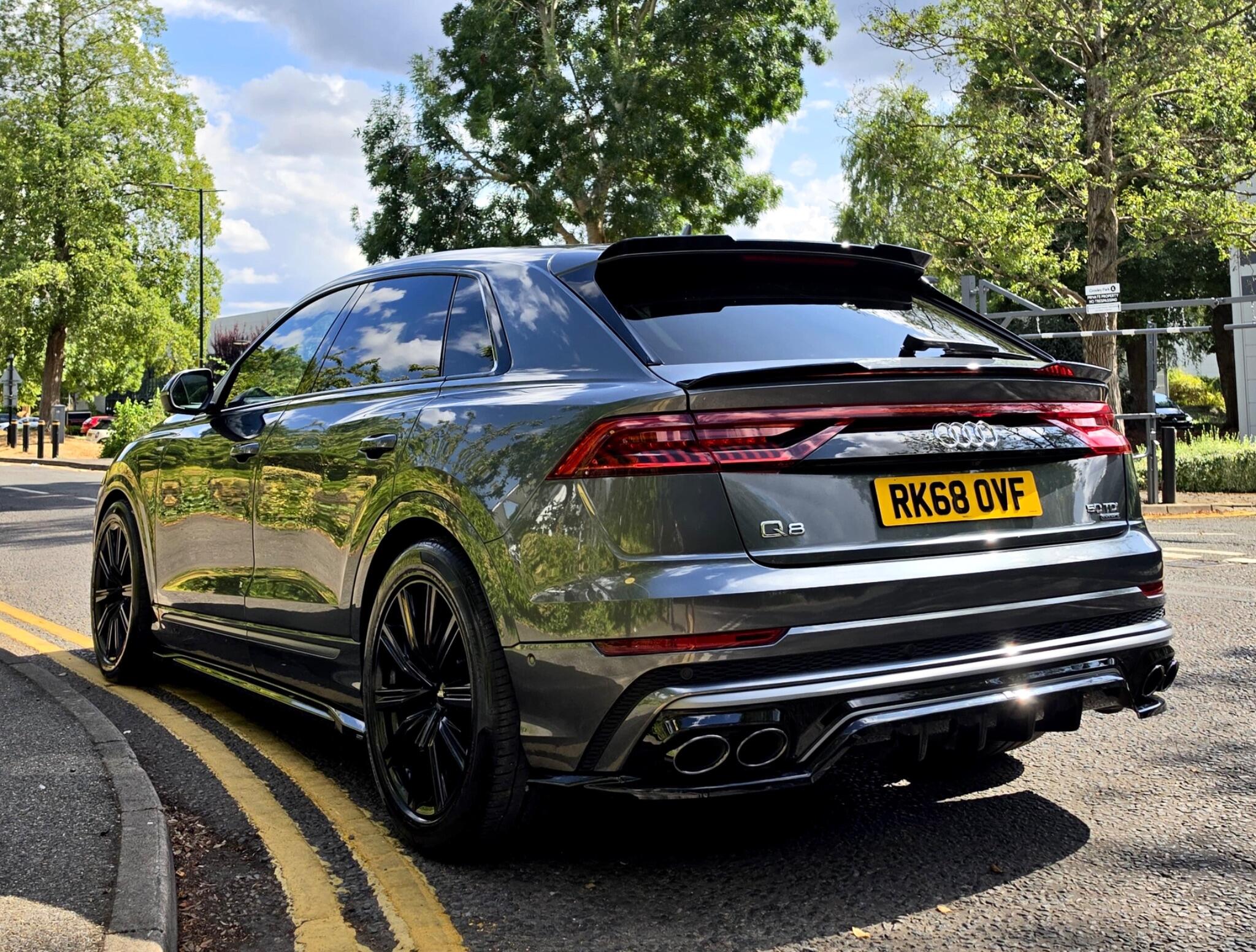 Audi Q8 view 23