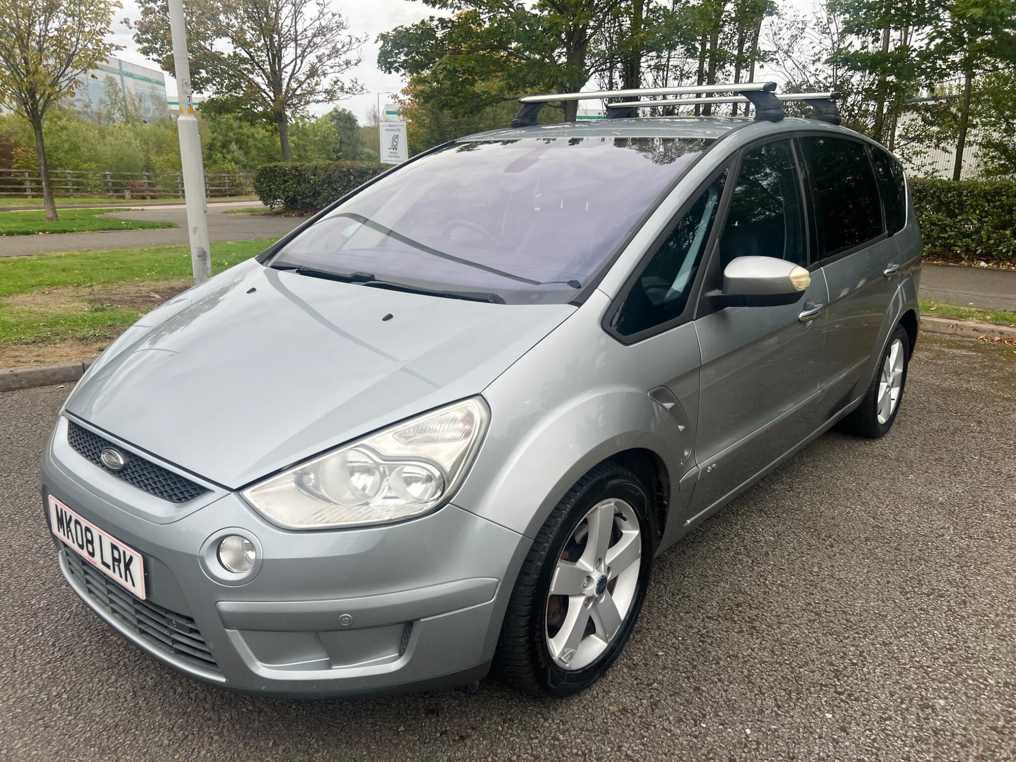 Ford S-Max view 3