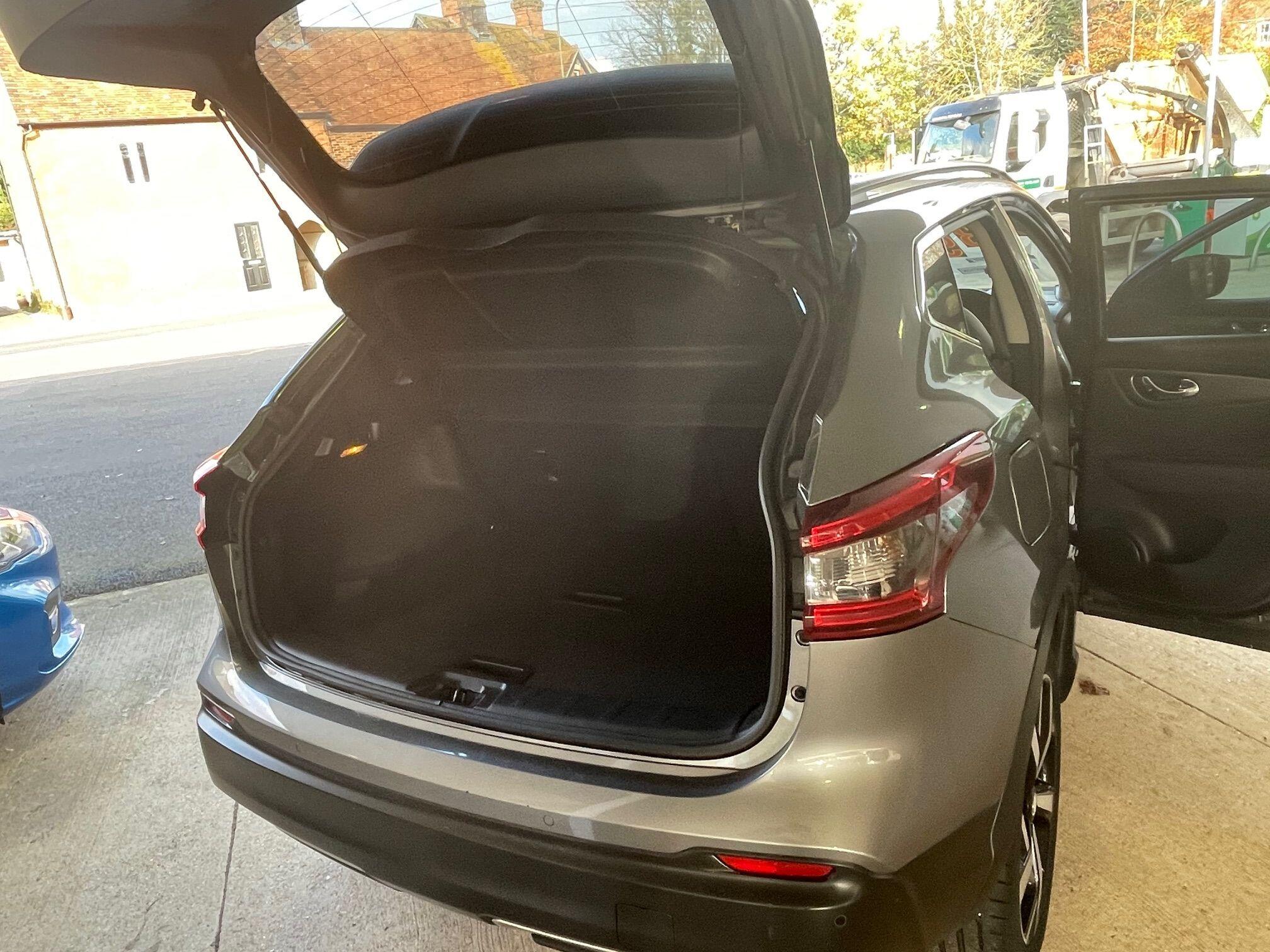 2018 Nissan Qashqai 1.3 DIG-T Tekna DCT Auto Euro 6 (s/s) 5dr • 33,000 miles image 15