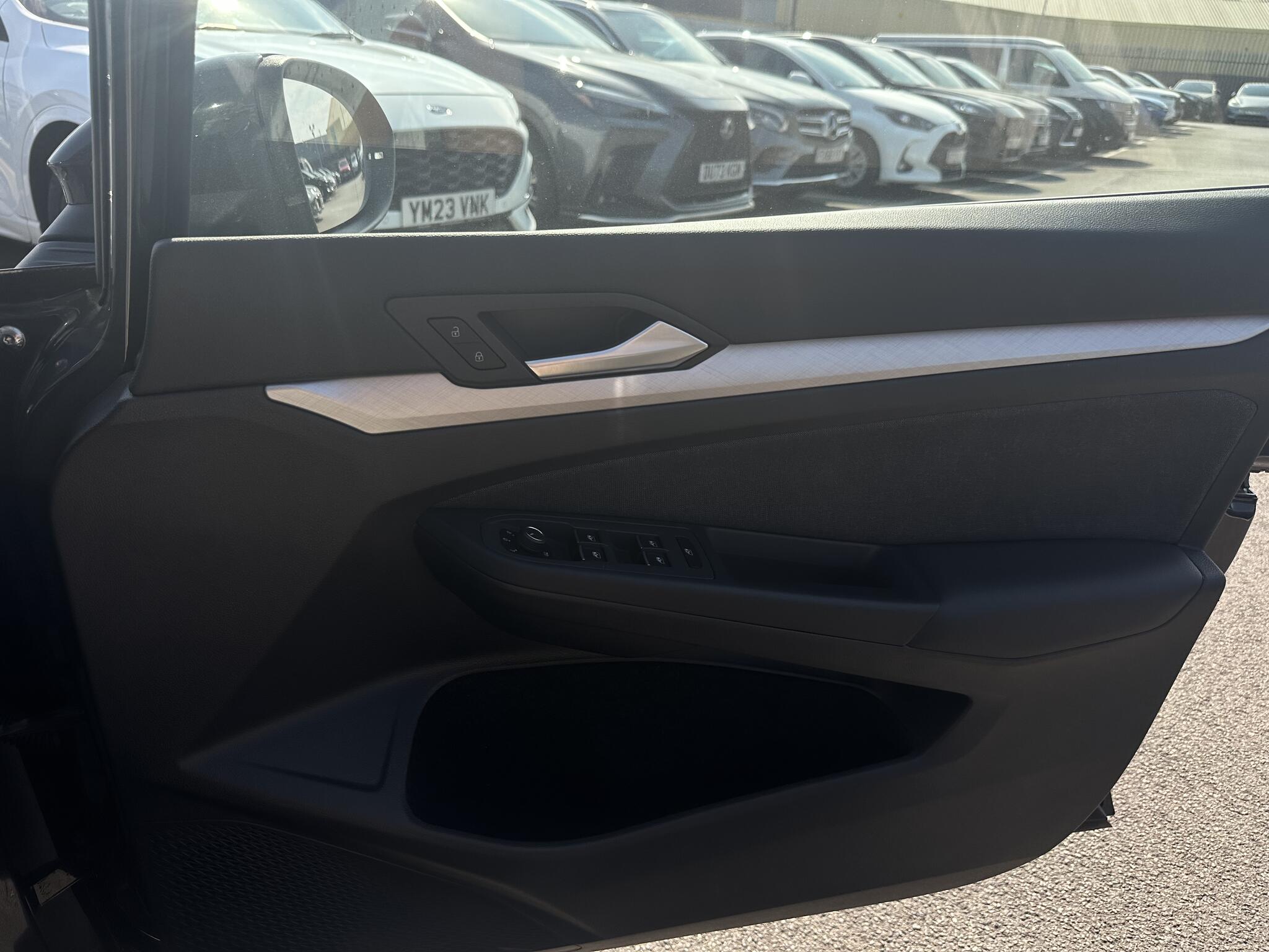 Volkswagen Golf view 13