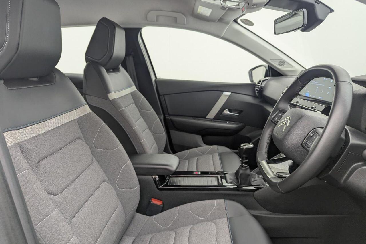 Citroen C4 view 3