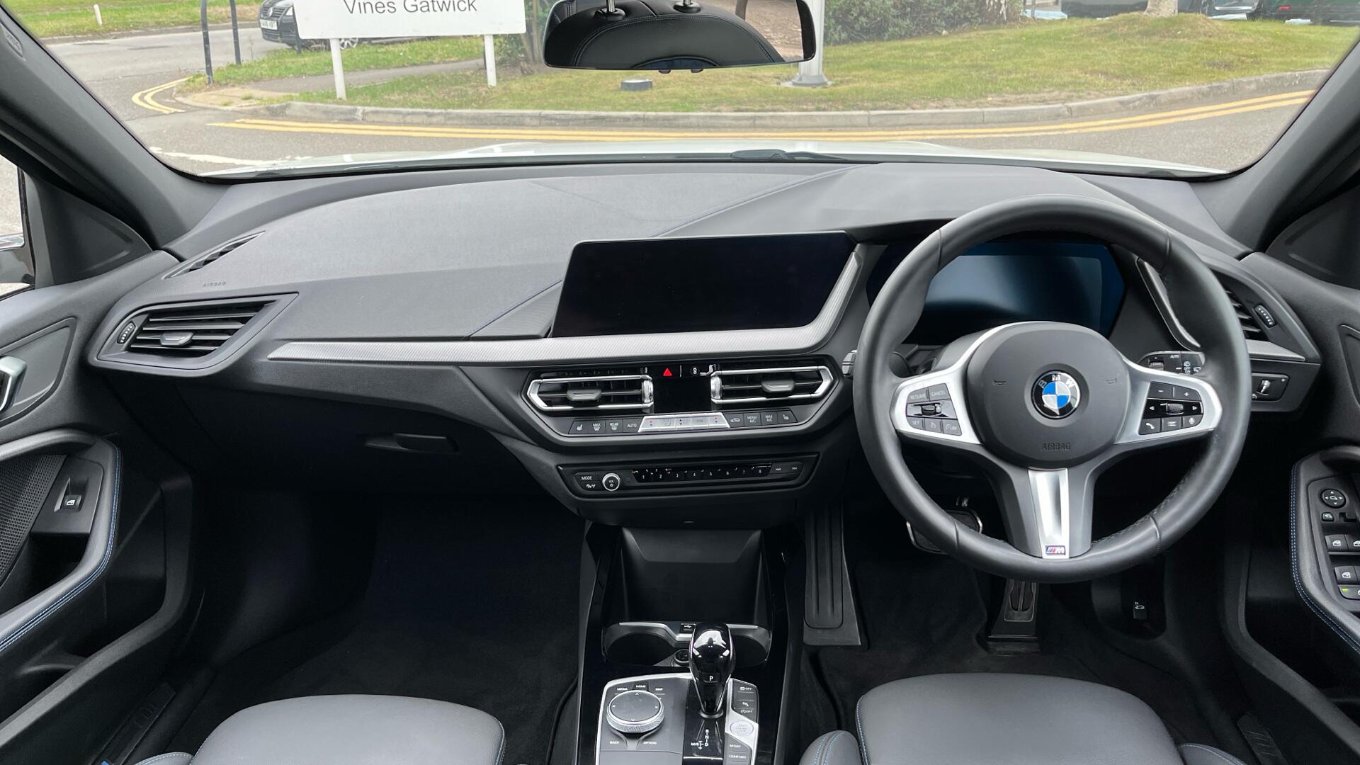 BMW 1 Series view 4