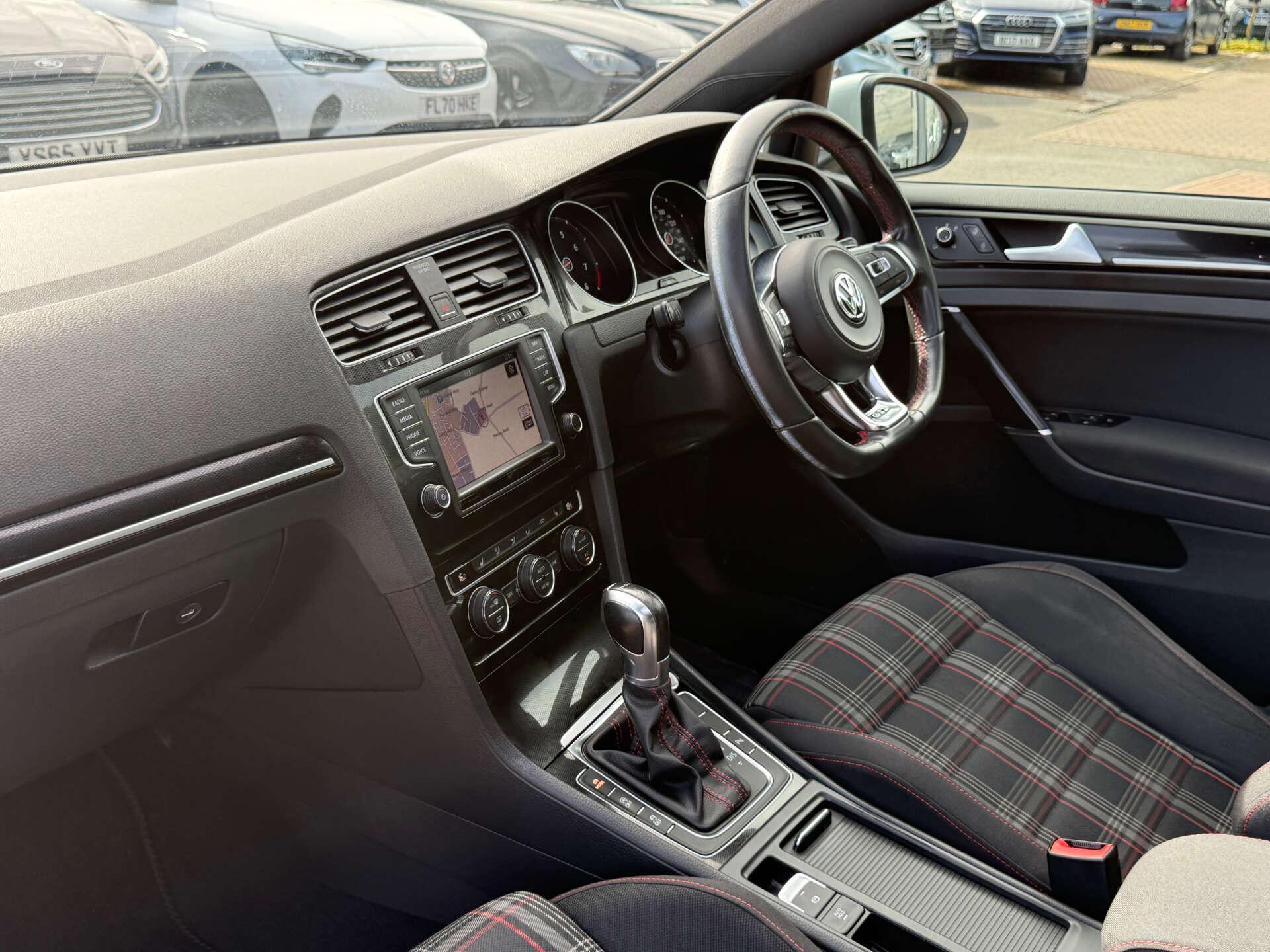 Volkswagen Golf view 83