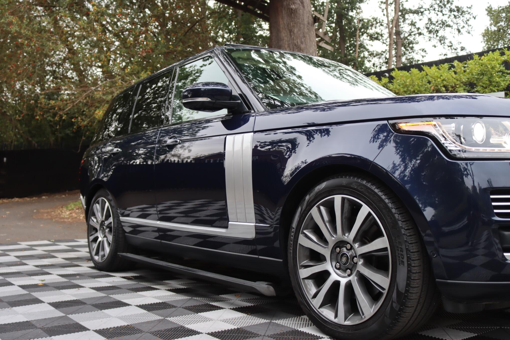 Land Rover Range Rover view 22