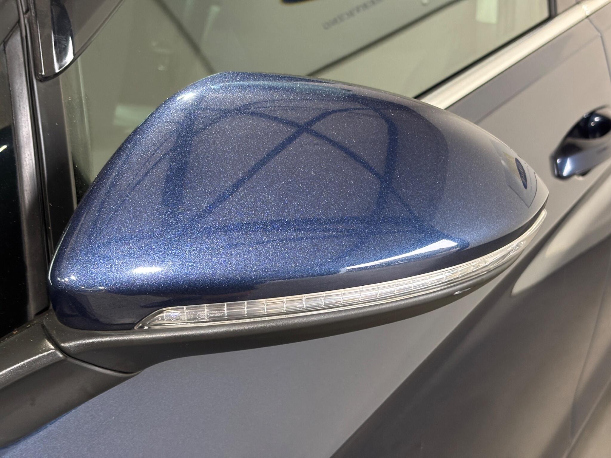 Volkswagen Golf view 4