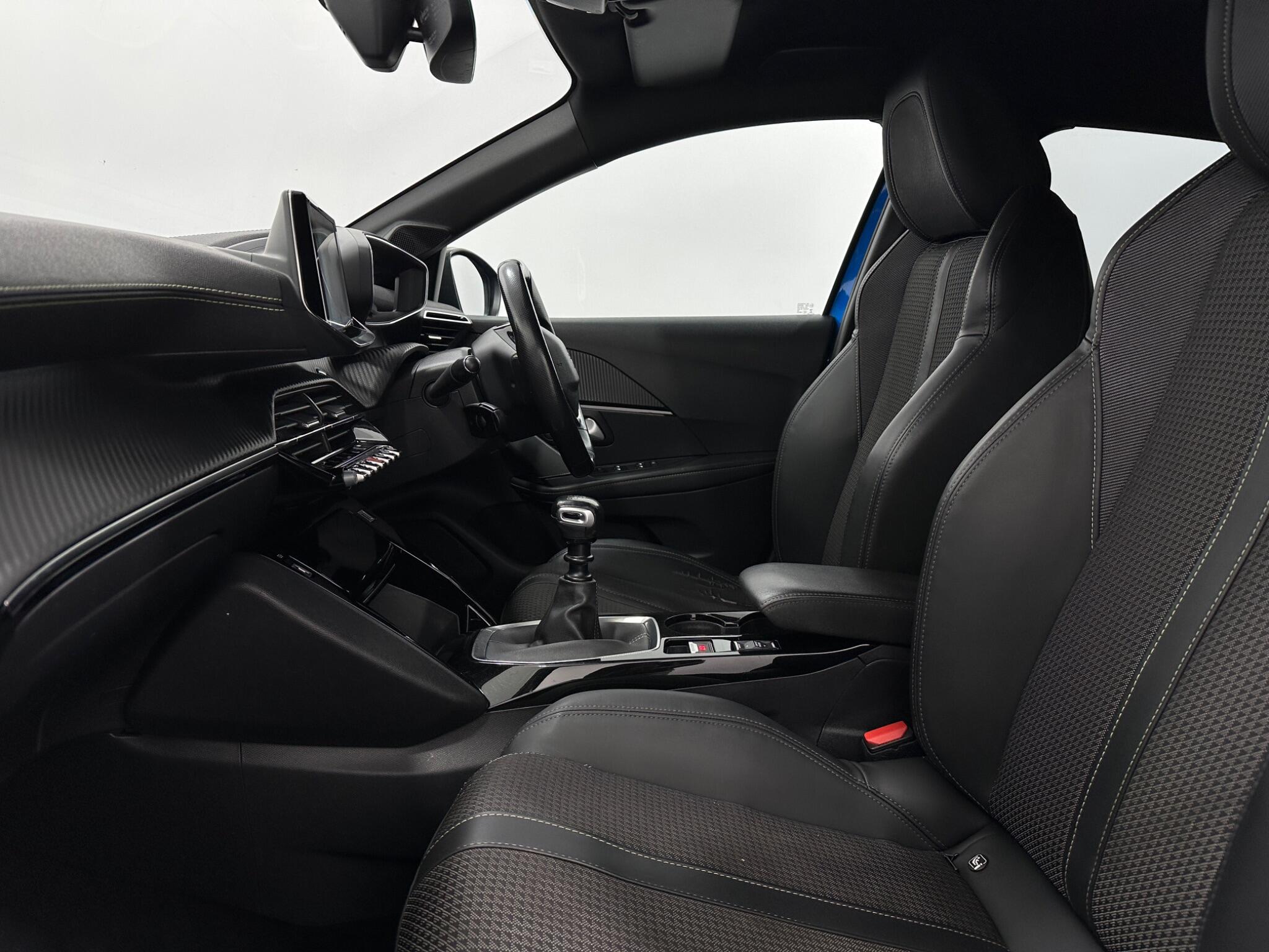 Peugeot 208 view 33